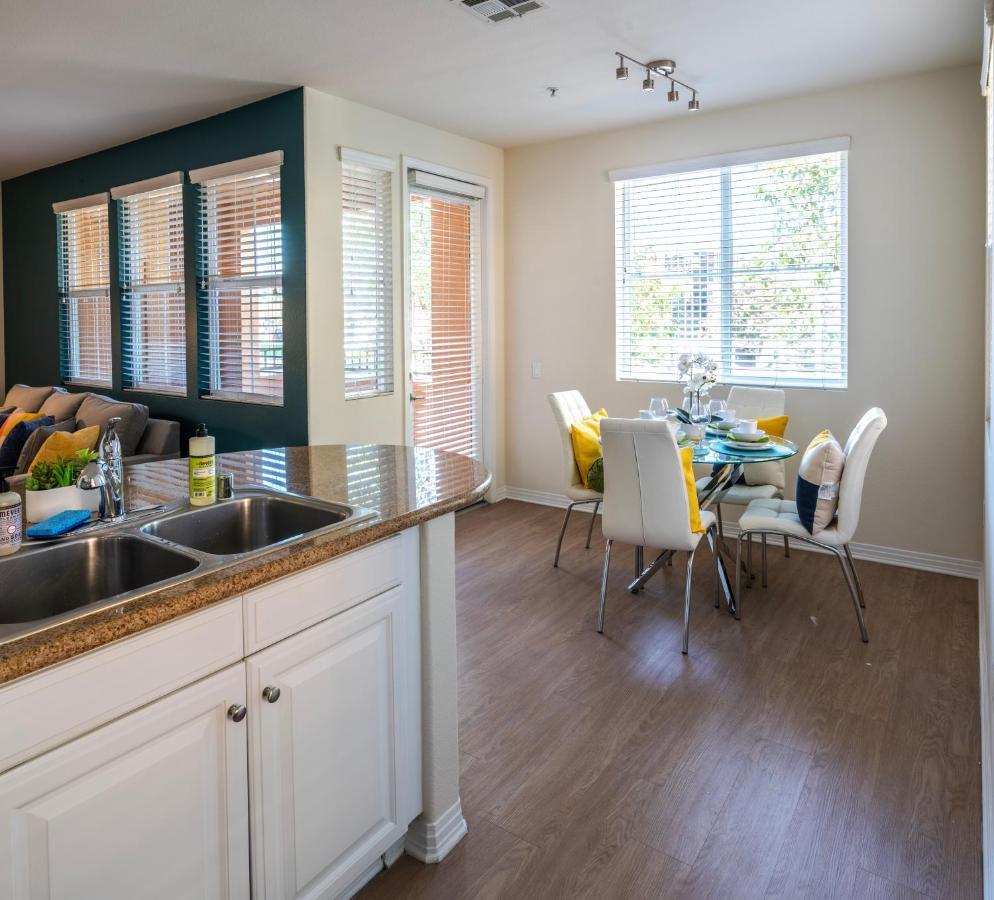 Amazing 2 Bedroom 7 Min From Disneyland W Free Parking Anaheim Exteriér fotografie